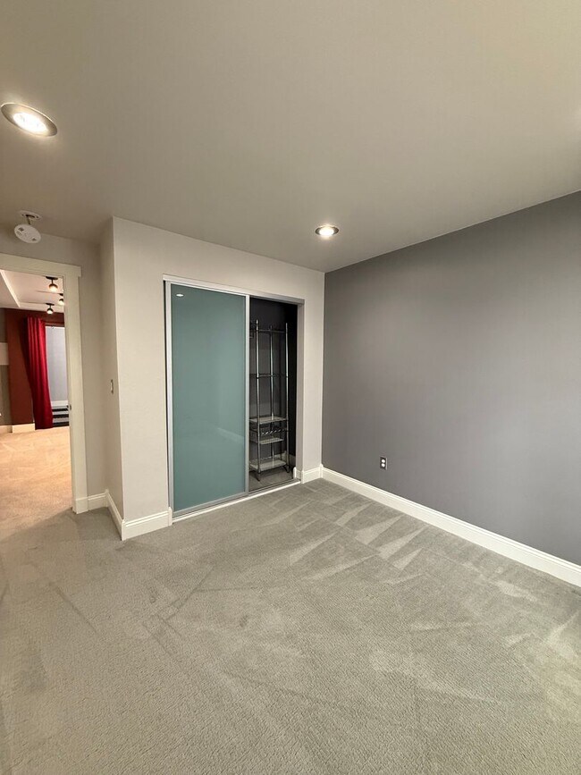 Building Photo - Your Colorado Oasis Awaits! 4 Bed, 3.5 Bath Home with Modern Amenities next to open space