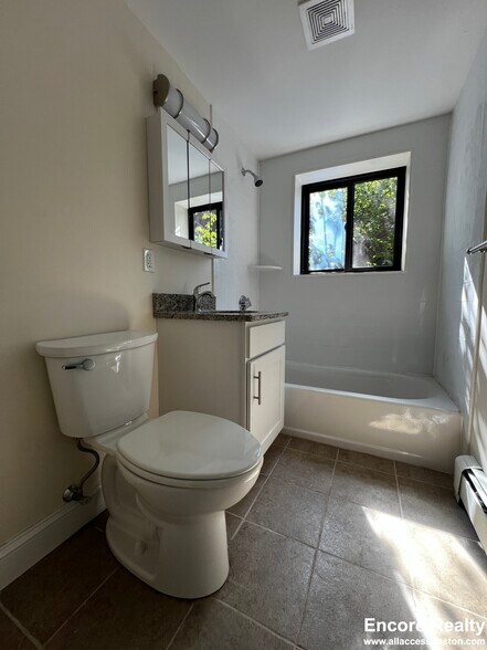 Building Photo - 15 Chester St