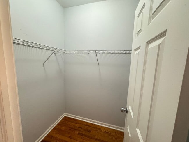 Building Photo - Bright & Spacious 2 Bed / 2 Bath Condo with Hardwood Floors, Granite Kitchen & Walk-In Closets