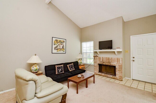 Building Photo - 6211 Ludington Dr