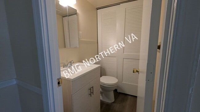 Building Photo - 9819 Town Ln