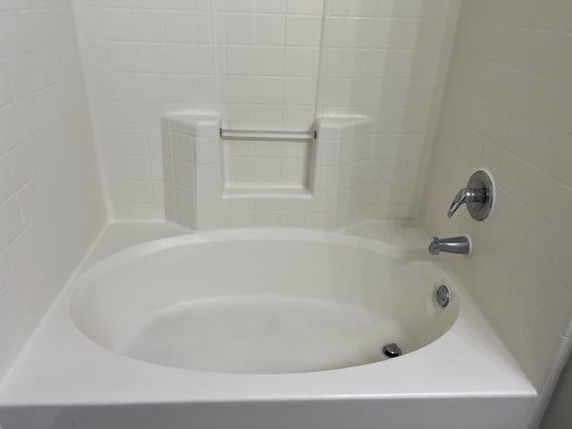 Garden tub - 837 Grand Regency Pointe