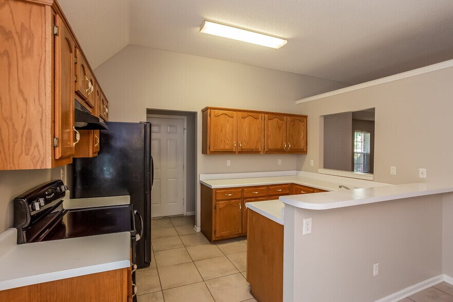 Building Photo - 5848 Kayla Dr