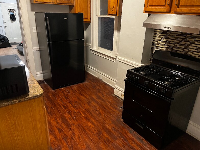 Building Photo - 7138 Race St