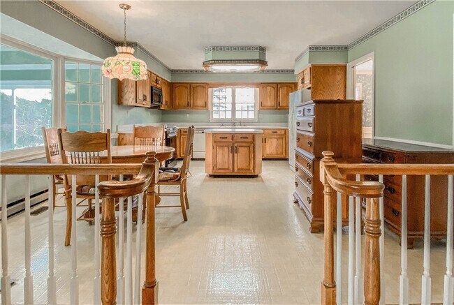 Building Photo - 255 Starritt Ln