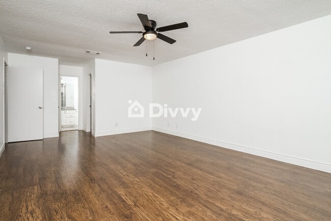 Building Photo - 6614 Honeyridge Ln