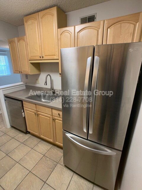 Building Photo - 1662 E Swan Cir