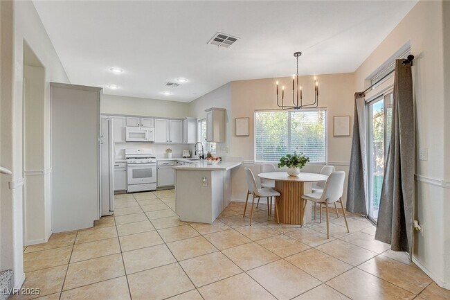 Building Photo - 10988 Salernes St