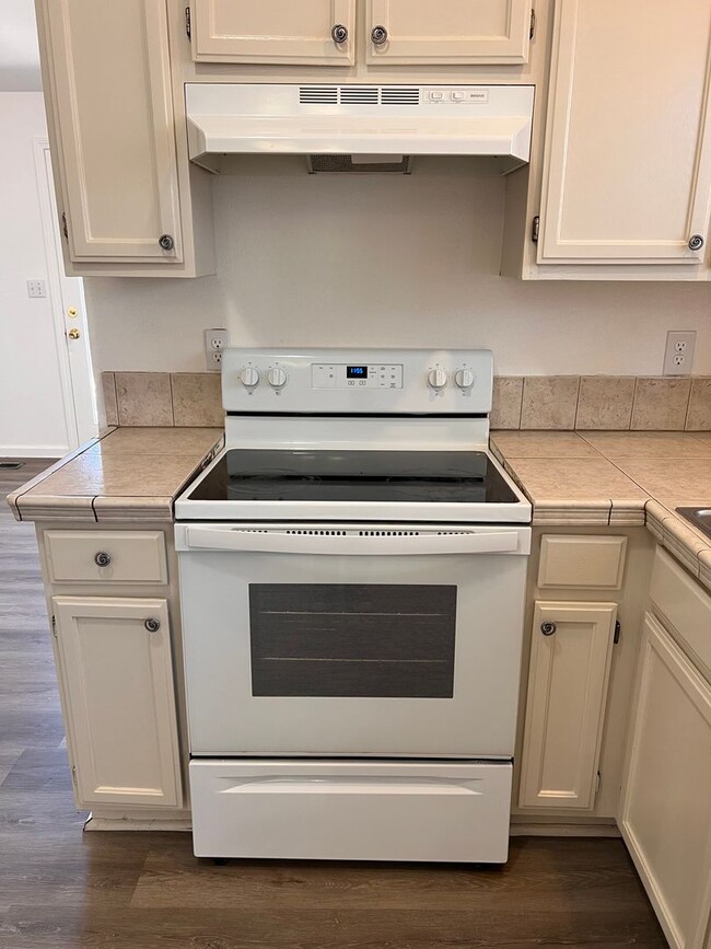 Building Photo - 3 Bedroom 2 Bath Home in Fernley