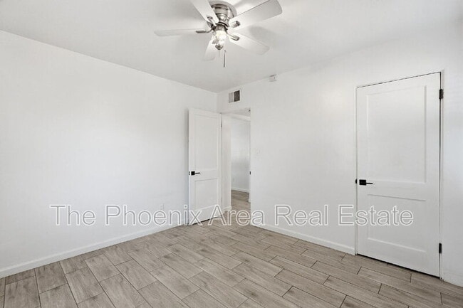 Building Photo - 2245 E Flower St