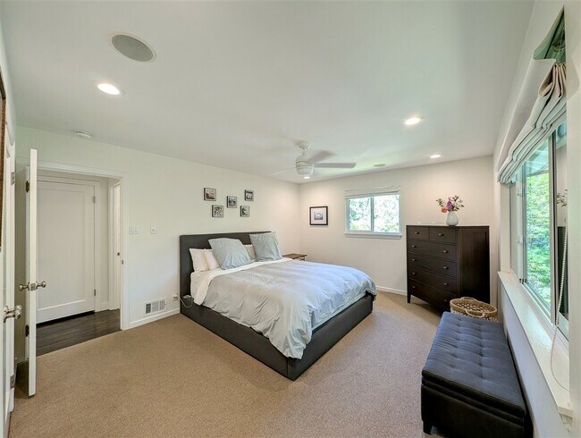 Building Photo - 10 Idalia Ct