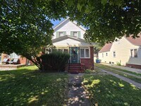 Building Photo - 3 Bedroom House