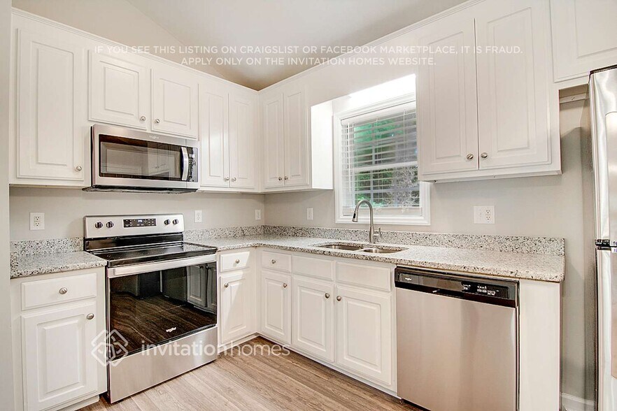 Building Photo - 428 Cloverdale Dr