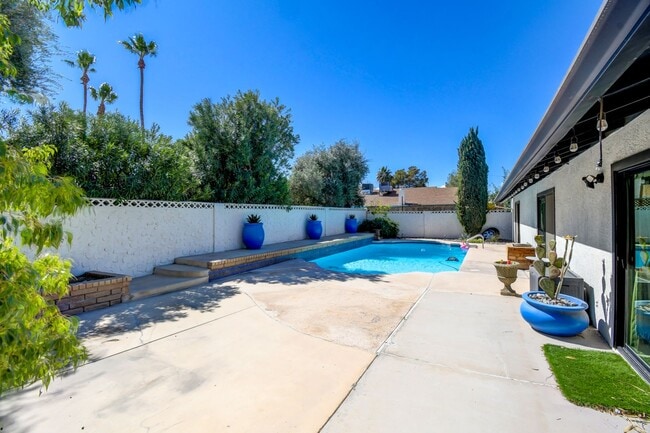 Building Photo - Must See 3-bedroom home! Solar! Pool!