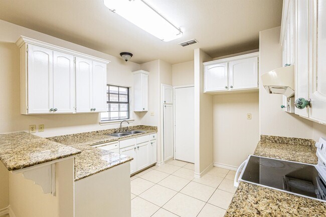 Building Photo - 10702 Patron Loop