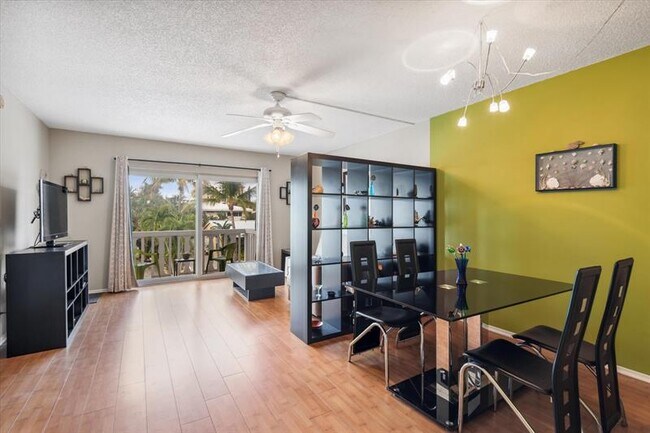 Primary Photo - 424 N Riverside Dr