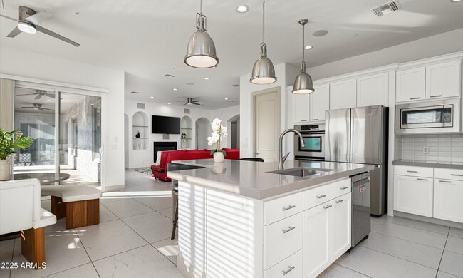 Building Photo - 1705 W Parnell Dr