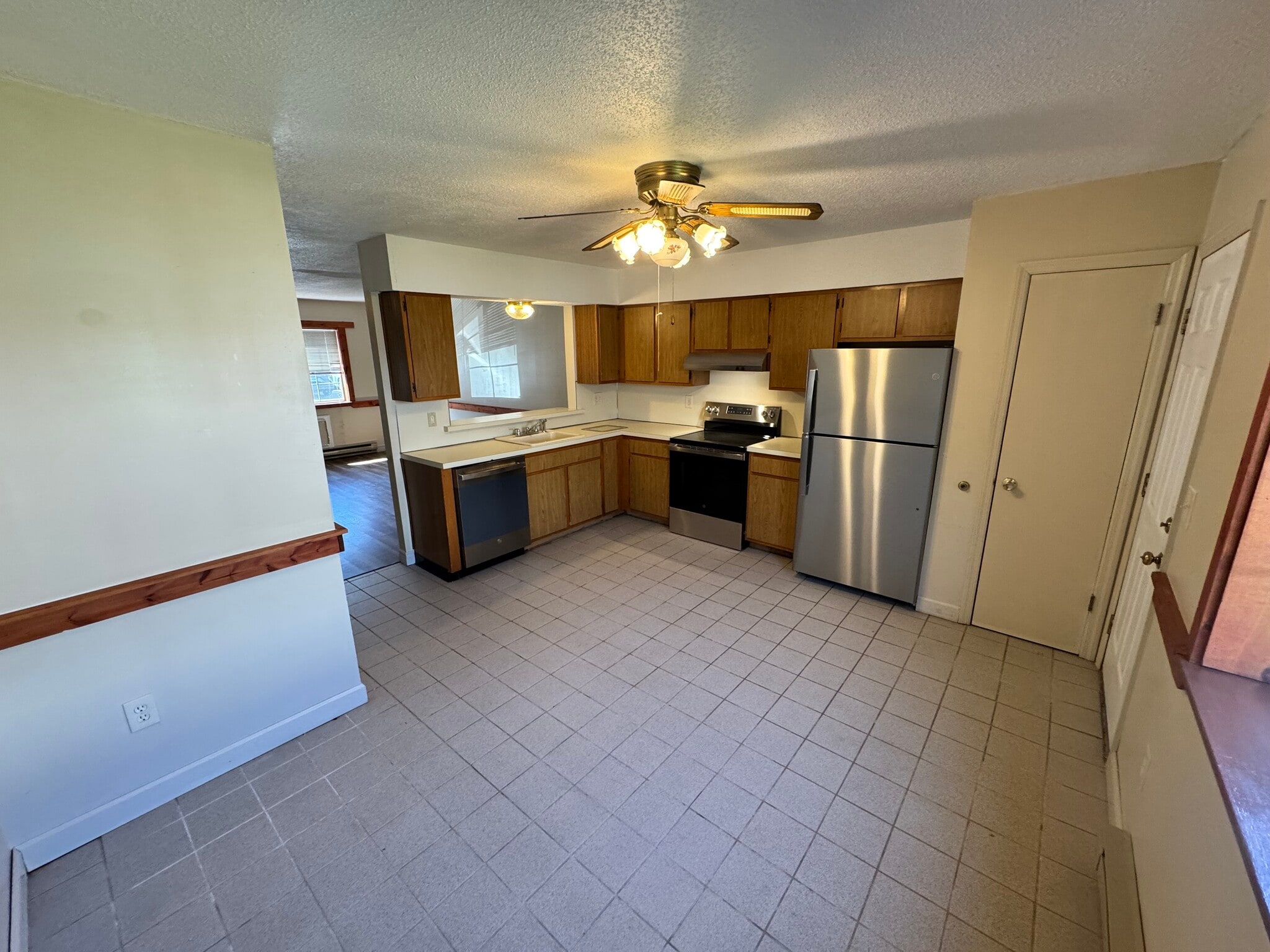 Building Photo - 975 Meriden Rd