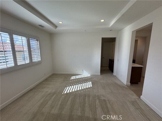 Building Photo - 66 Diamond Flats
