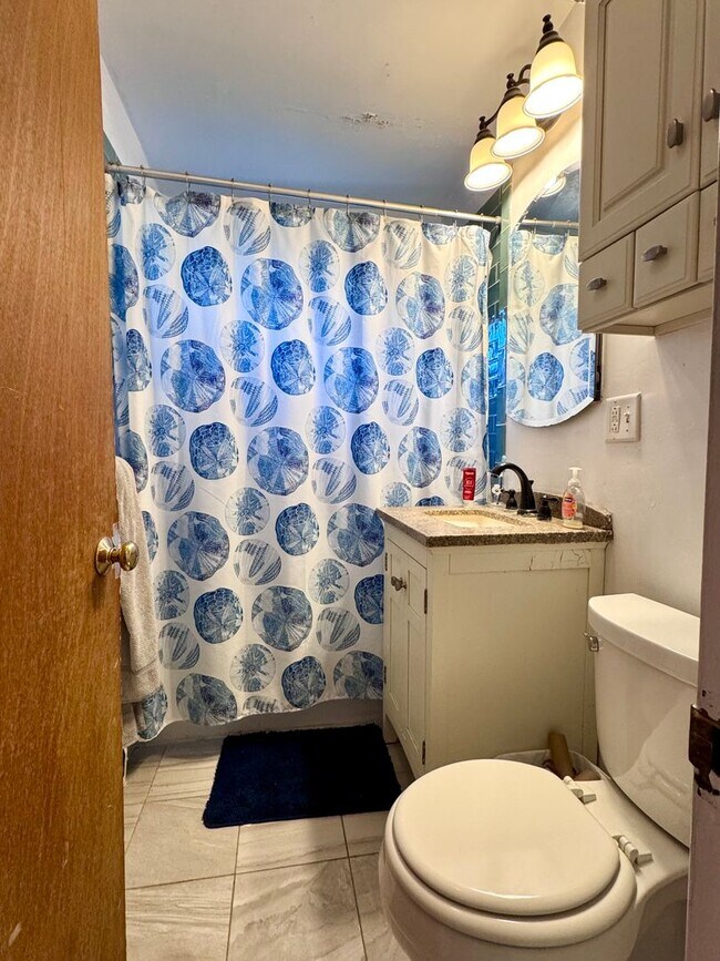 Building Photo - 2 BED WITH RENOVATED KITCHEN RIGHT BY B.C.