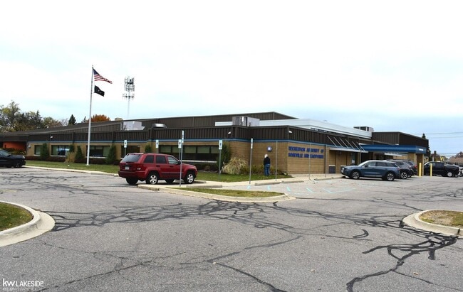 Building Photo - 18270 Sycamore St