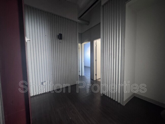 Building Photo - 2121 W Hayward Ave