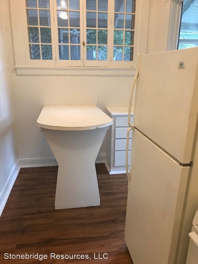 Building Photo - 108 S Park Dr