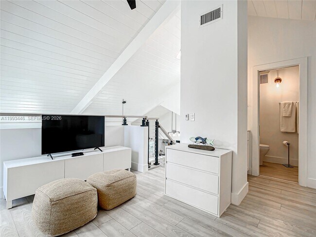 Building Photo - 104 Angelfish Ln