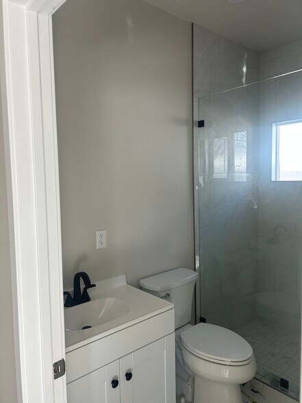 Building Photo - 6537 Valjean Ave