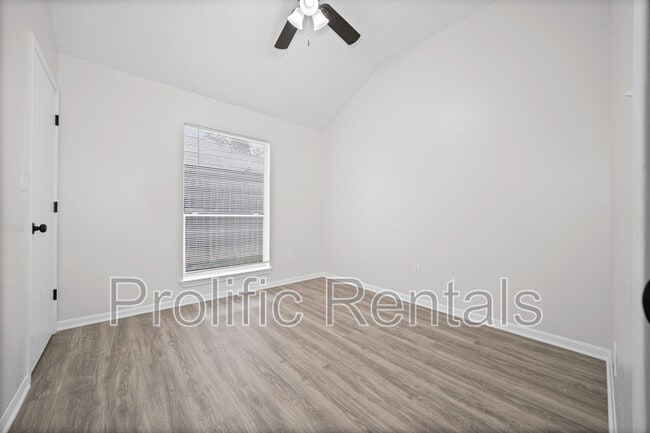 Building Photo - 4417 Briarwood Dr