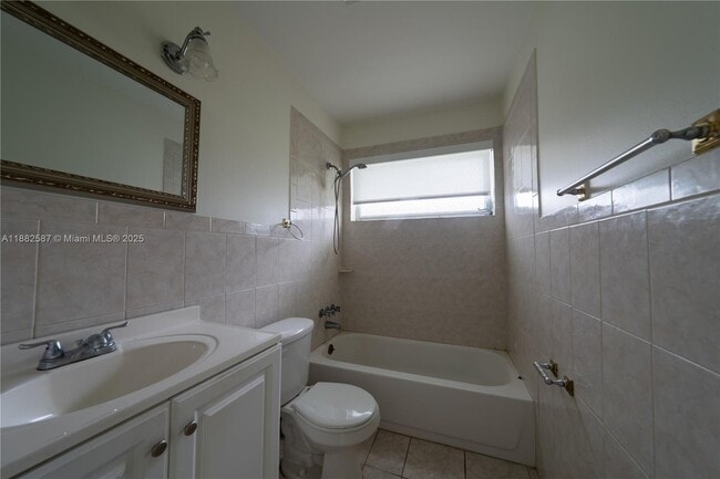 Building Photo - 2702 NW 51st Pl