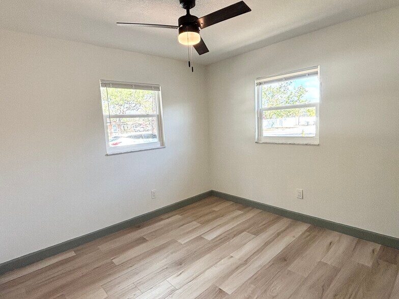 Building Photo - 510 91st Ave N