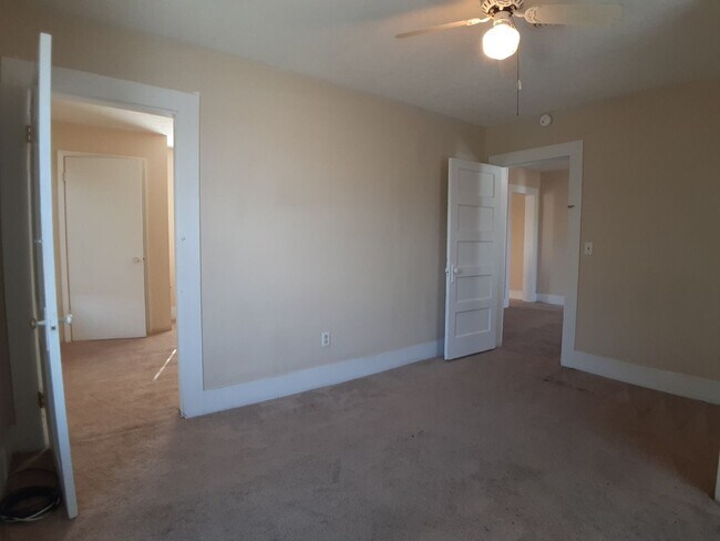 Building Photo - 204 Bolling St