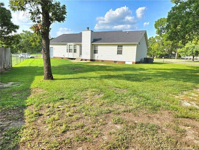 Building Photo - 108 Laura Ln