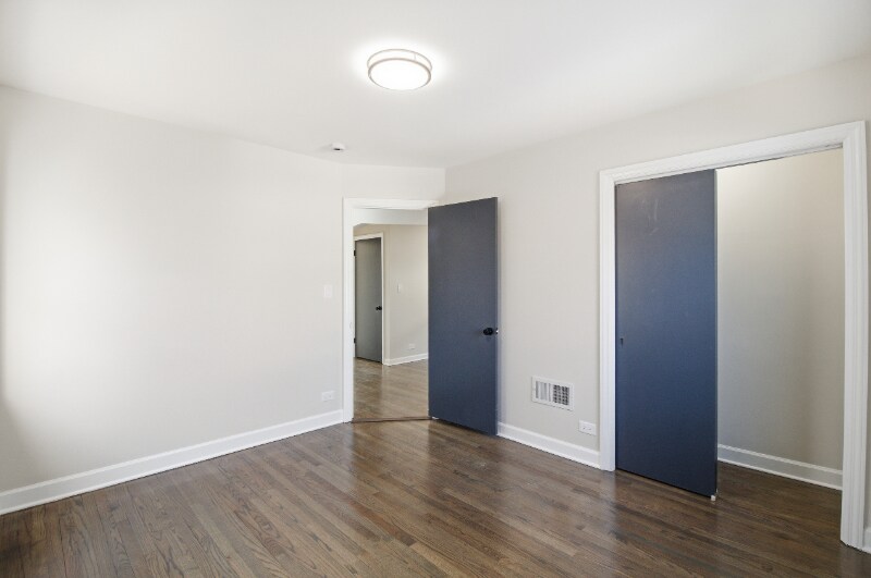 Building Photo - 6640 W Foster Ave