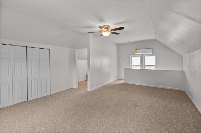 Building Photo - 814 C St