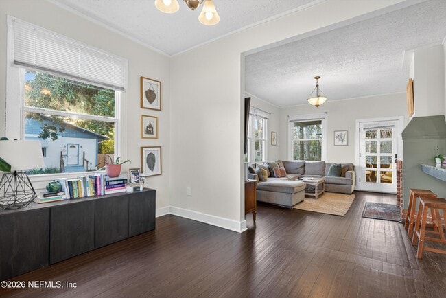 Building Photo - 1903 Dewey Pl