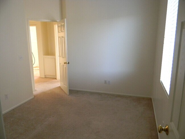 Building Photo - 11166 Pondfield Ct