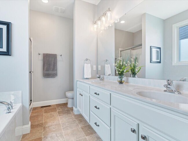 Building Photo - 3334 Simeon Bunker St