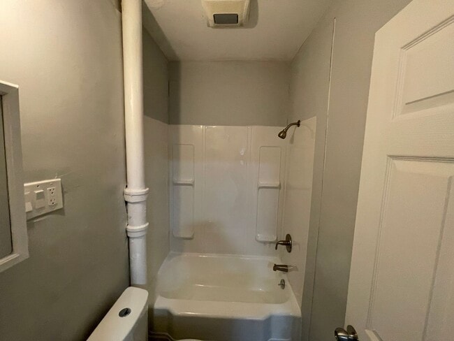 Building Photo - SECTION 8 & EDEN ACCEPTED!! Newly Renovate...