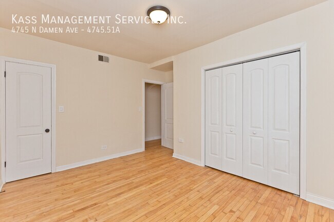 Building Photo - 4745 N Damen Ave