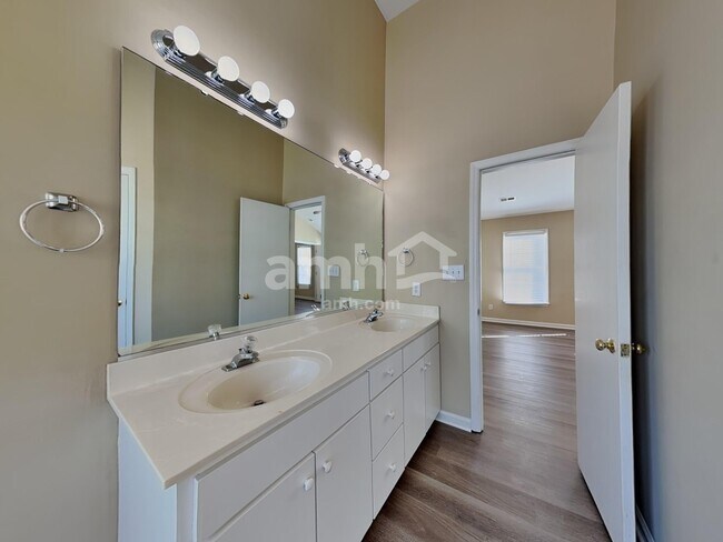 Building Photo - 1 Rosebank Ct