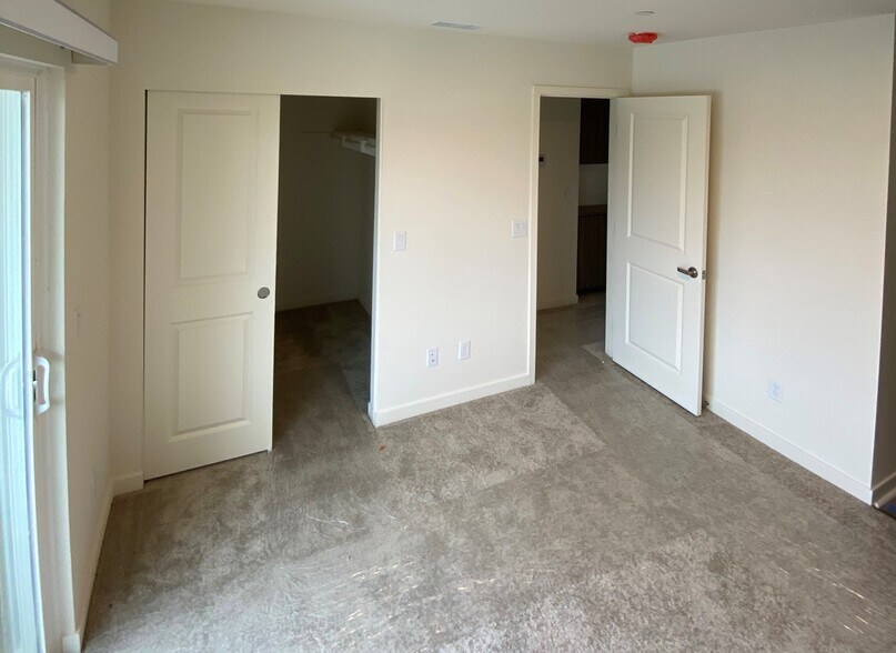 Building Photo - 9942 Buena Vista Ave