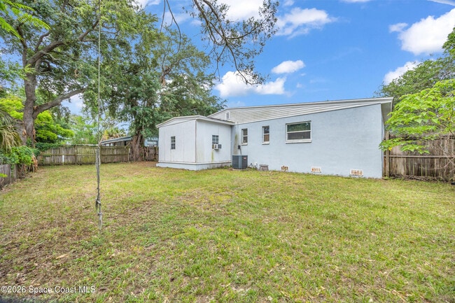 Building Photo - 1306 S Lakemont Dr