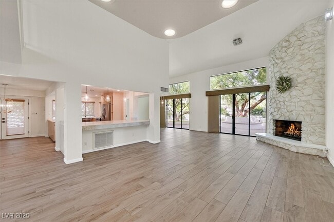 Building Photo - 3328 Plaza Del Paz