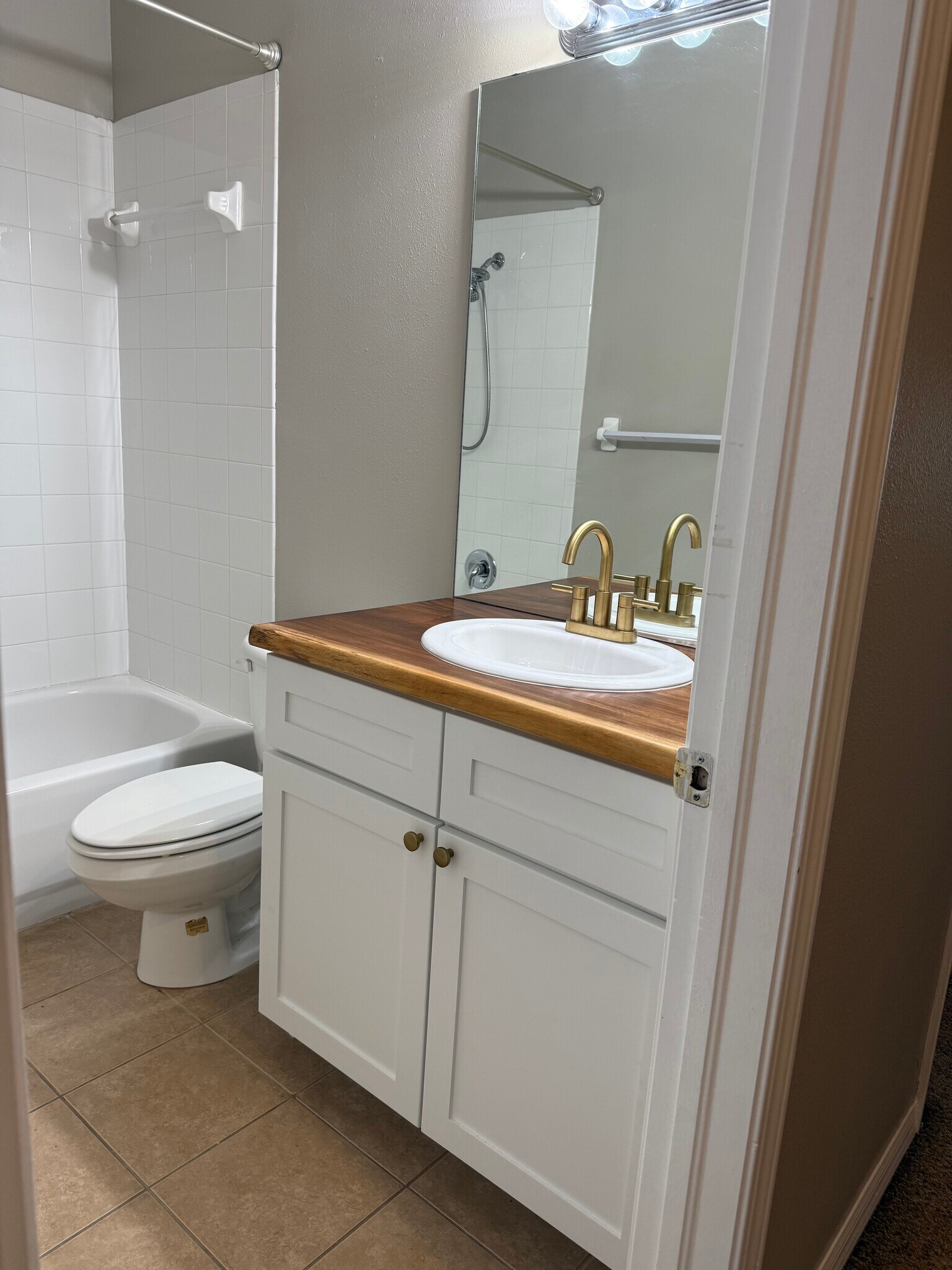 Full bath - 5308 61st Ter N