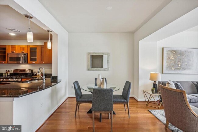 Building Photo - 5750 Bou Ave