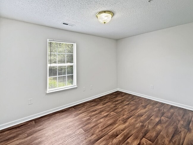 Building Photo - Massive 3 Bedroom in Montevallo*** 3 Bed 2 Bath $1,329/mo**Deposit $0