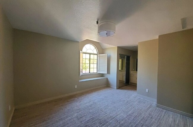 Building Photo - Beautiful 3 Bed 2.5 Bath In Vista