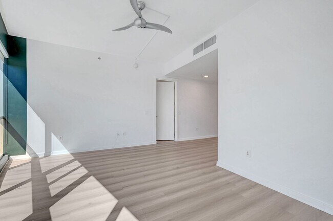 Building Photo - Panorama Towers Unit 602